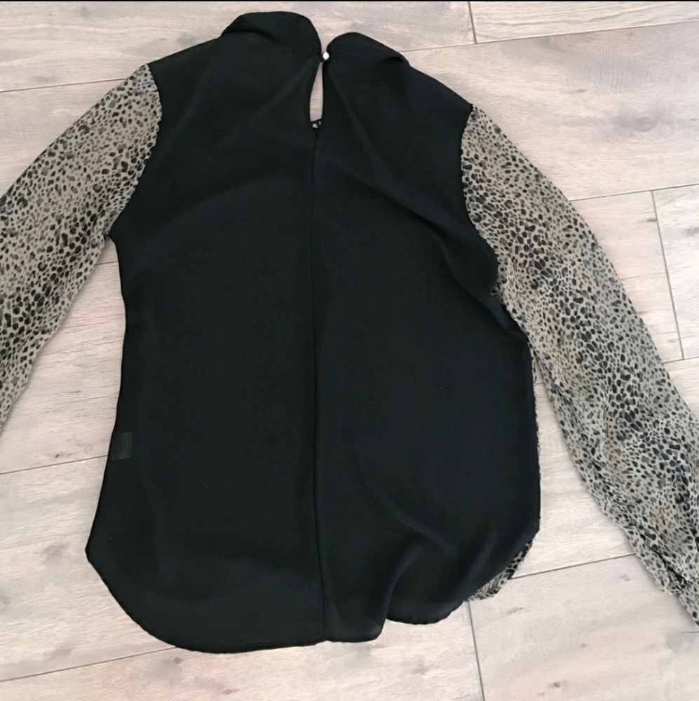 Leopard Pattern Blouse With Collar Small - Picture 4 of 4